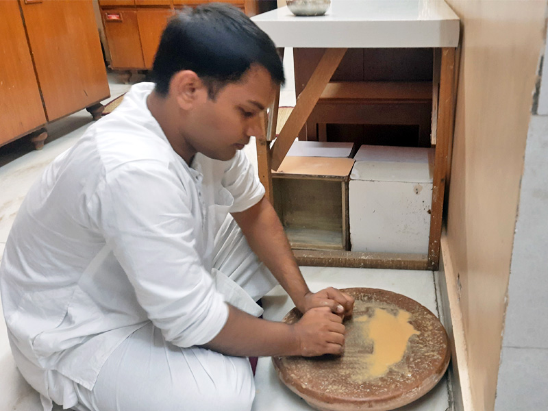 Chandan-seva