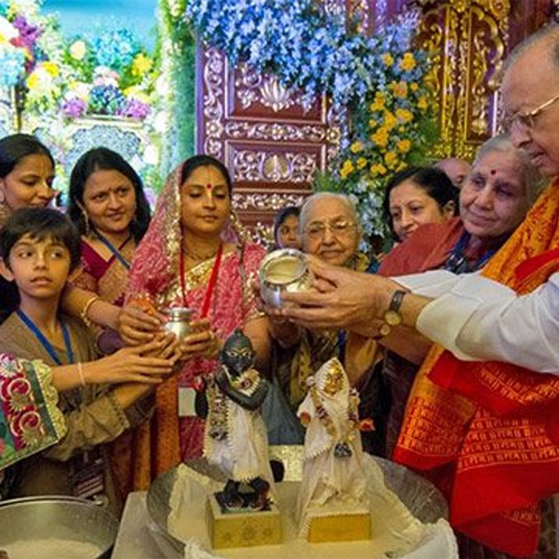 Kalash Abhishek - ISKCON Chowpatty